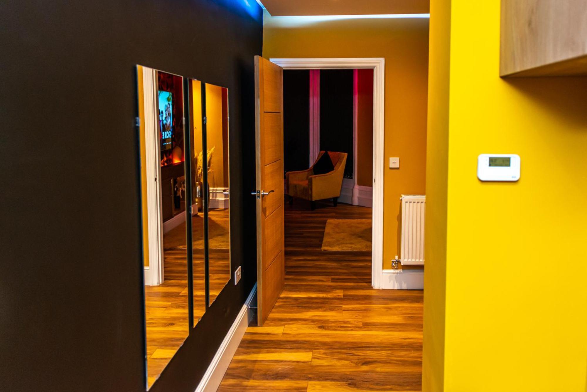 Optimal Apartments Bradford  Room photo